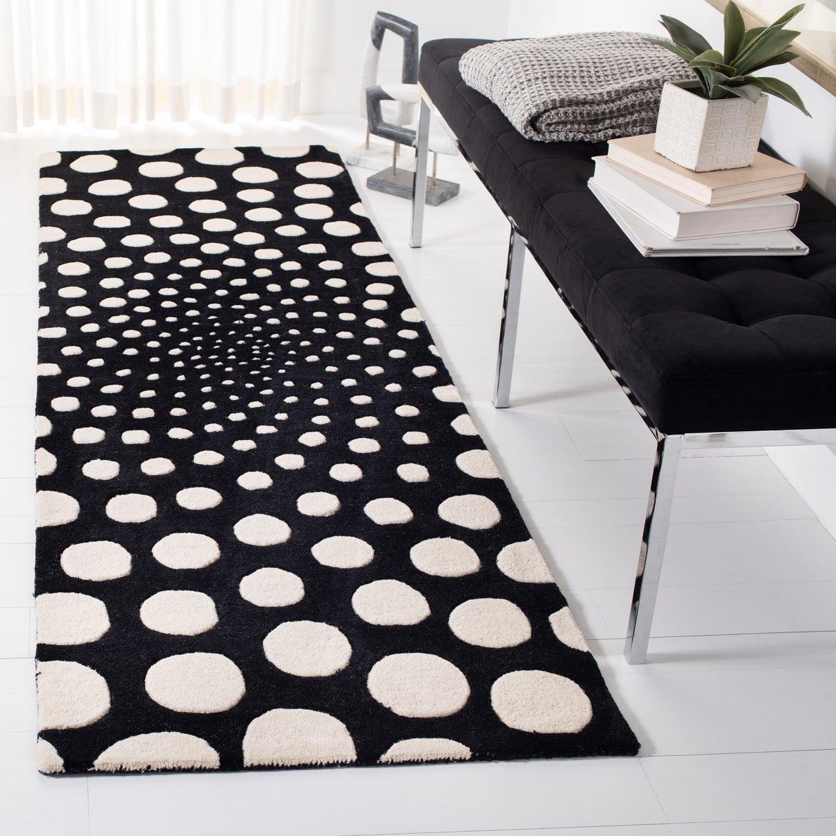 SAFAVIEH Soho Handmade Eulalia Abstract Dots N.Z. Wool Area Rug