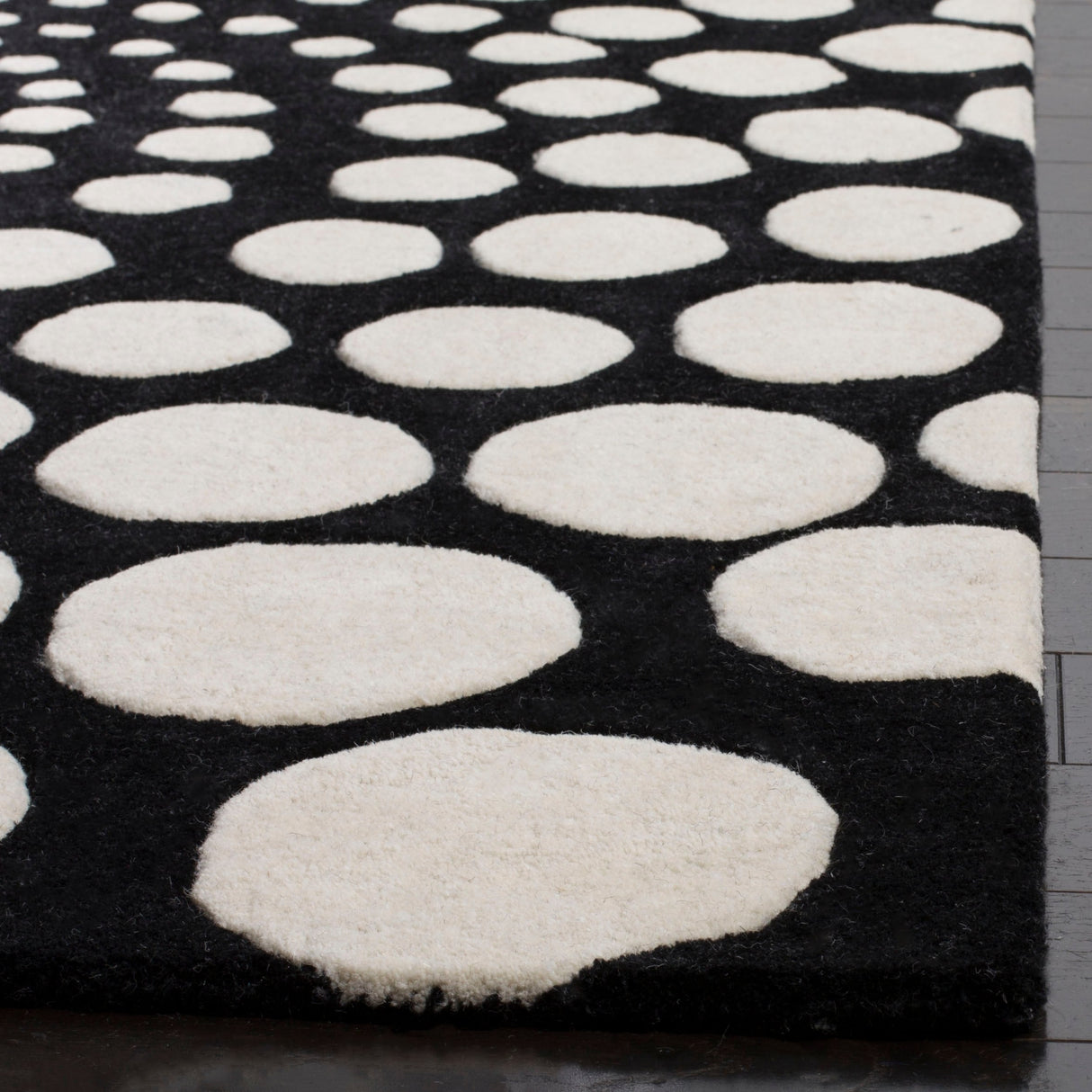 SAFAVIEH Soho Handmade Eulalia Abstract Dots N.Z. Wool Area Rug