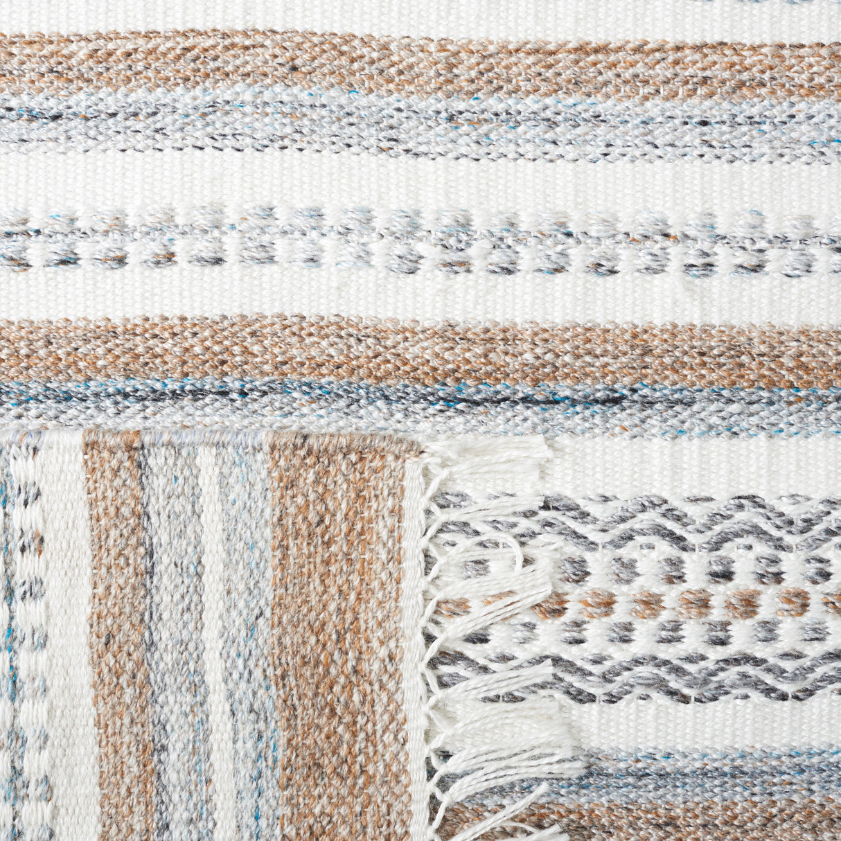 SAFAVIEH Striped Kilim Margitte Boho Fringe Rug