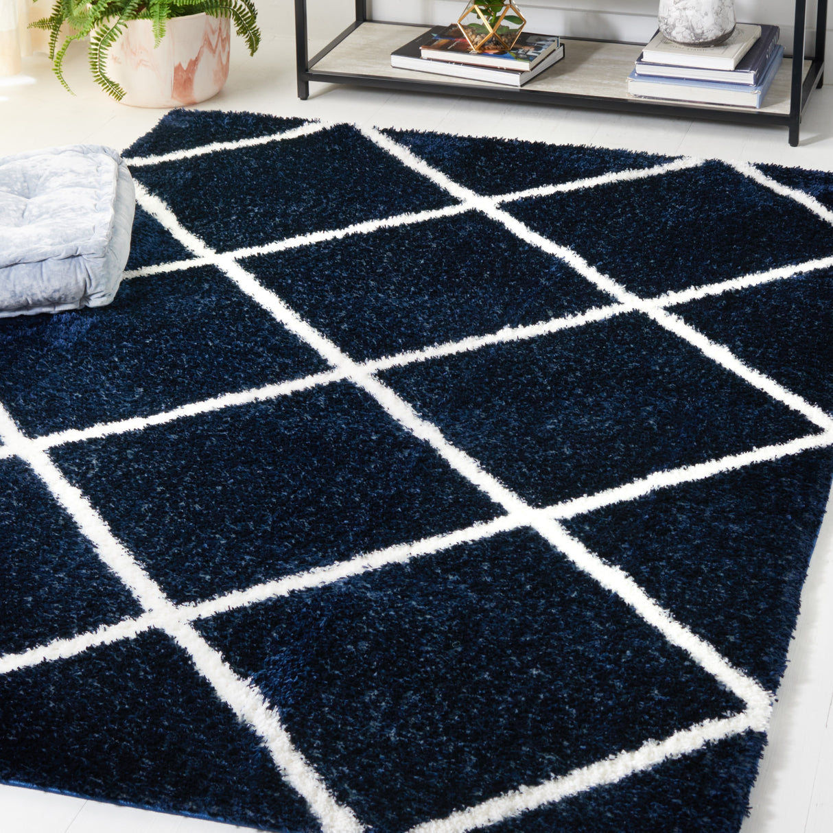 SAFAVIEH Tahoe Shag Emilia Trellis 1.2-inch Thick Rug