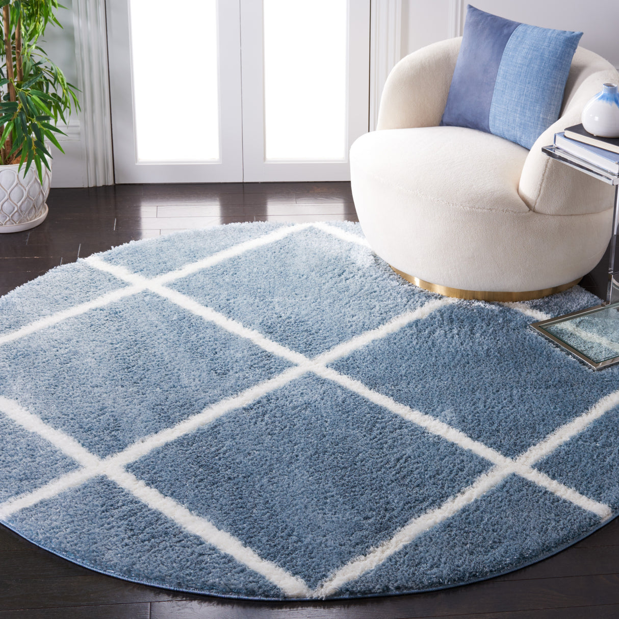 SAFAVIEH Tahoe Shag Emilia Trellis 1.2-inch Thick Rug