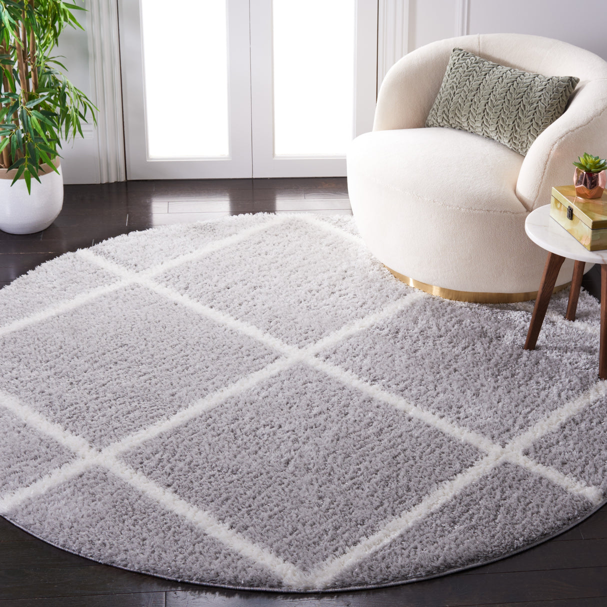 SAFAVIEH Tahoe Shag Emilia Trellis 1.2-inch Thick Rug