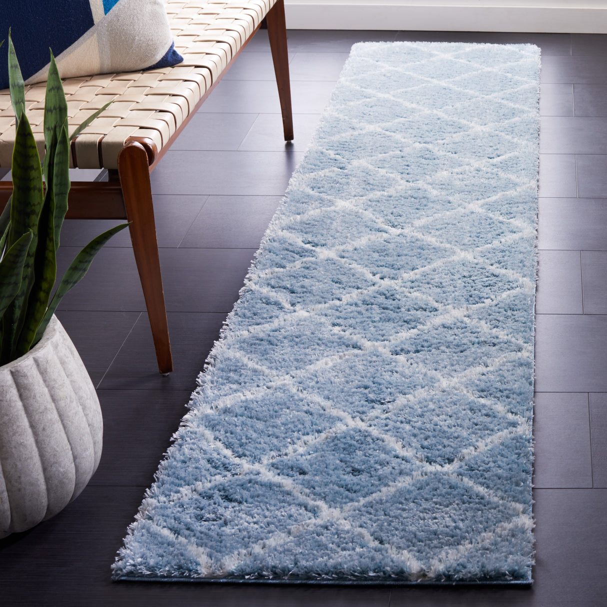 SAFAVIEH Tahoe Shag Emilia Trellis 1.2-inch Thick Rug