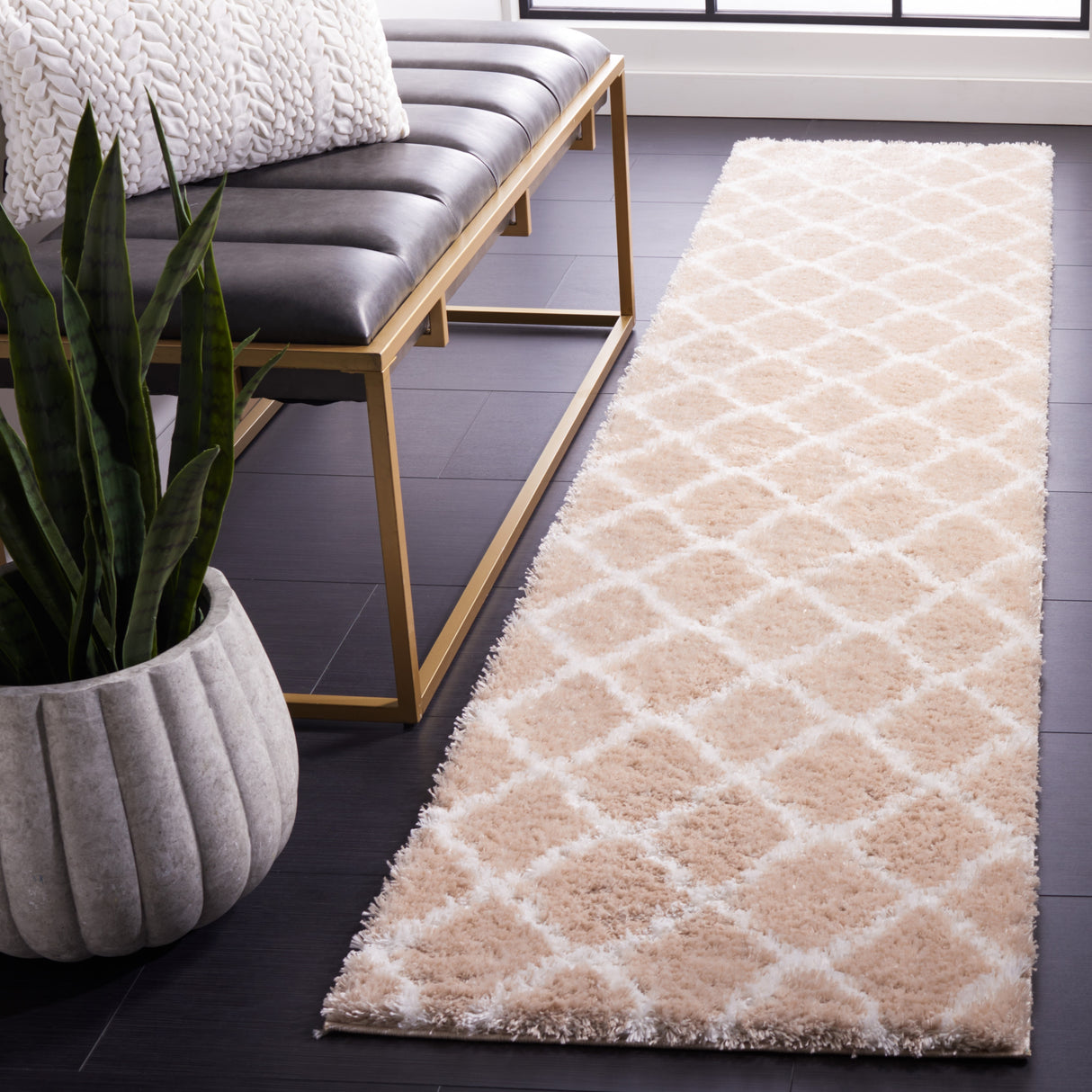 SAFAVIEH Tahoe Shag Etha Trellis 1.2-inch Thick Rug