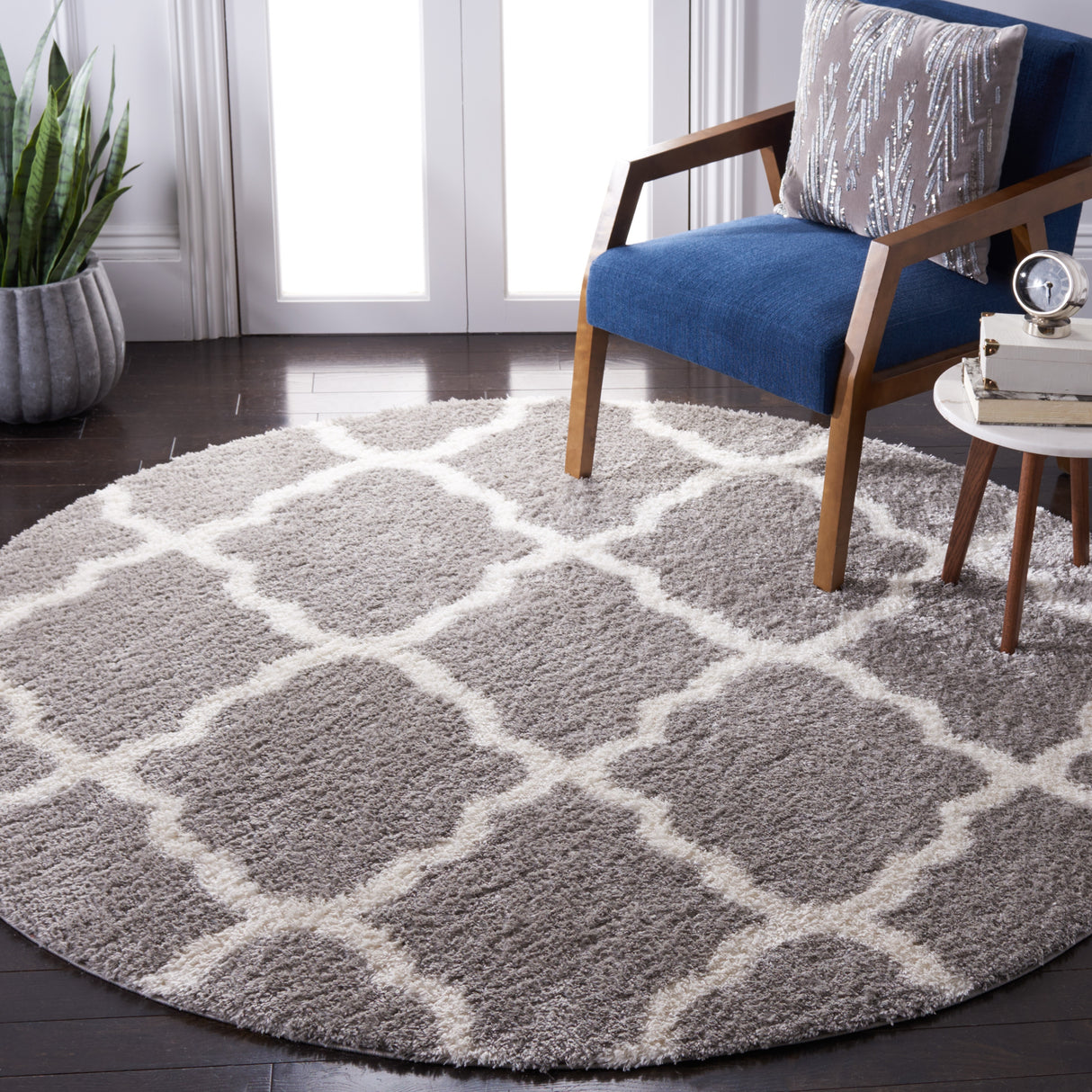 SAFAVIEH Tahoe Shag Etha Trellis 1.2-inch Thick Rug