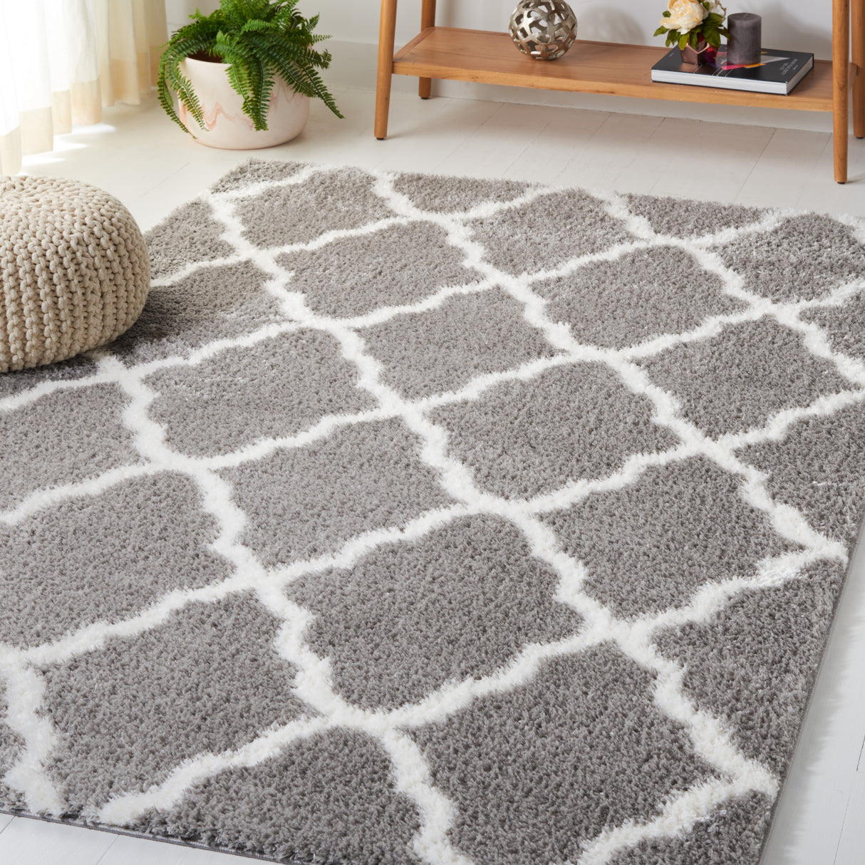 SAFAVIEH Tahoe Shag Etha Trellis 1.2-inch Thick Rug