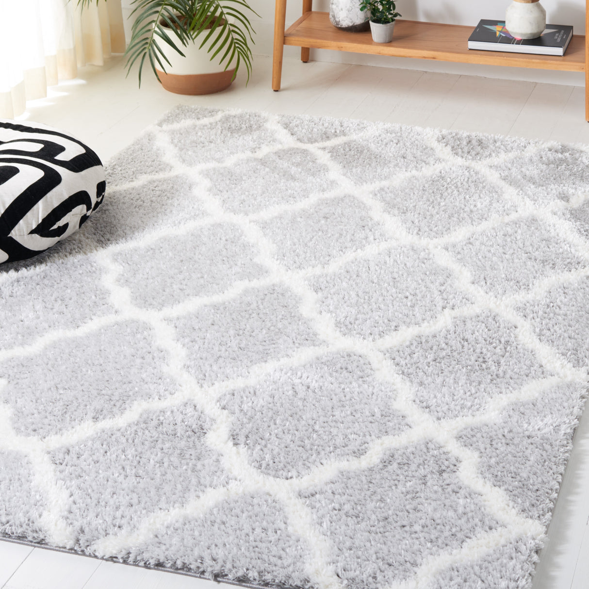 SAFAVIEH Tahoe Shag Etha Trellis 1.2-inch Thick Rug