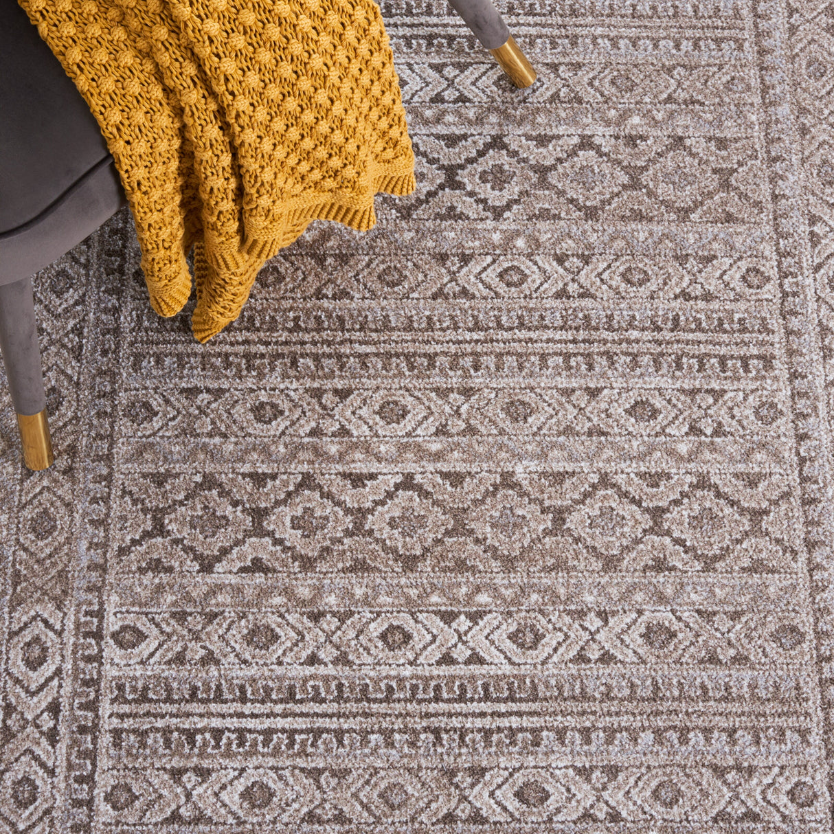 SAFAVIEH Toscana Amber Geometric Rug