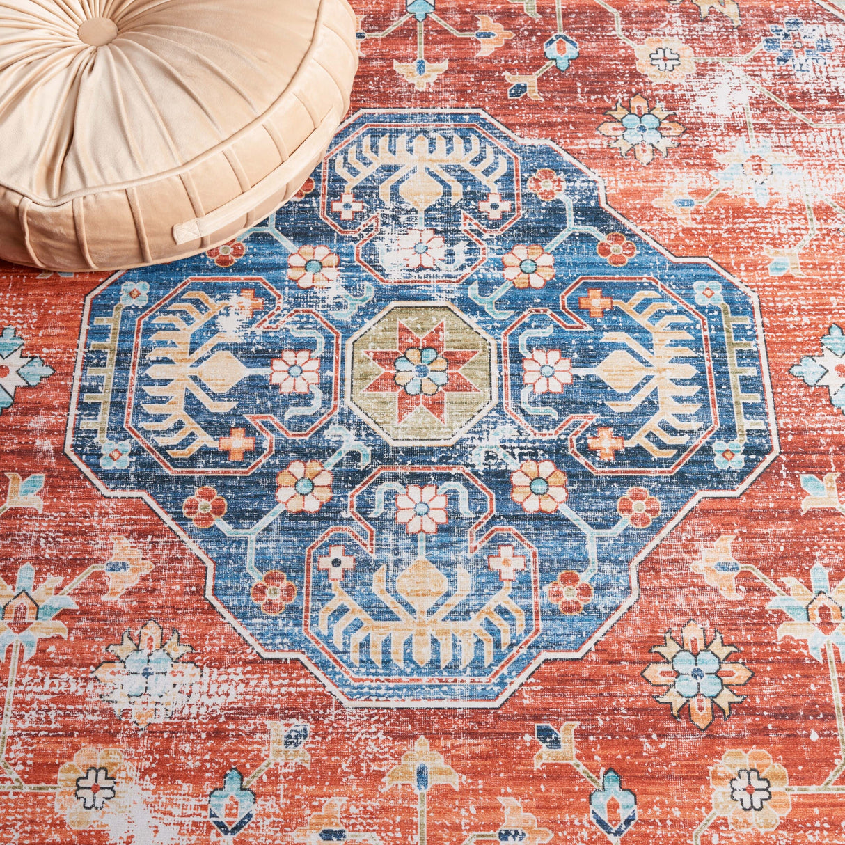 SAFAVIEH Tucson Hlin Transitional Machine Washable Rug