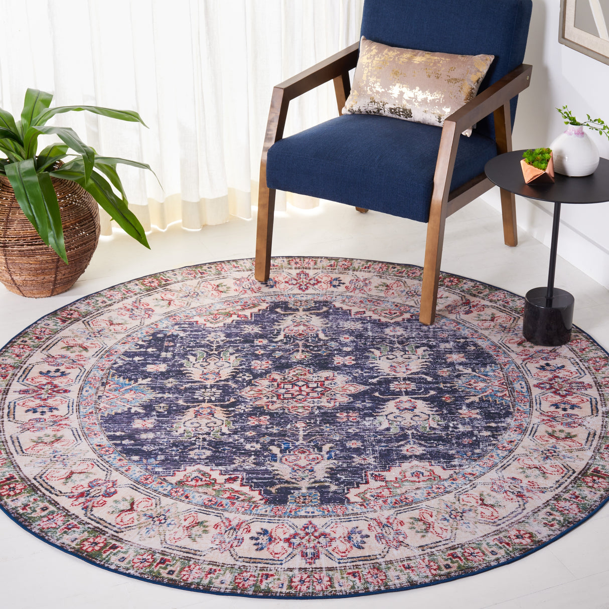 SAFAVIEH Tucson Machine Washable Slip Resistant Daisie Oriental Rug