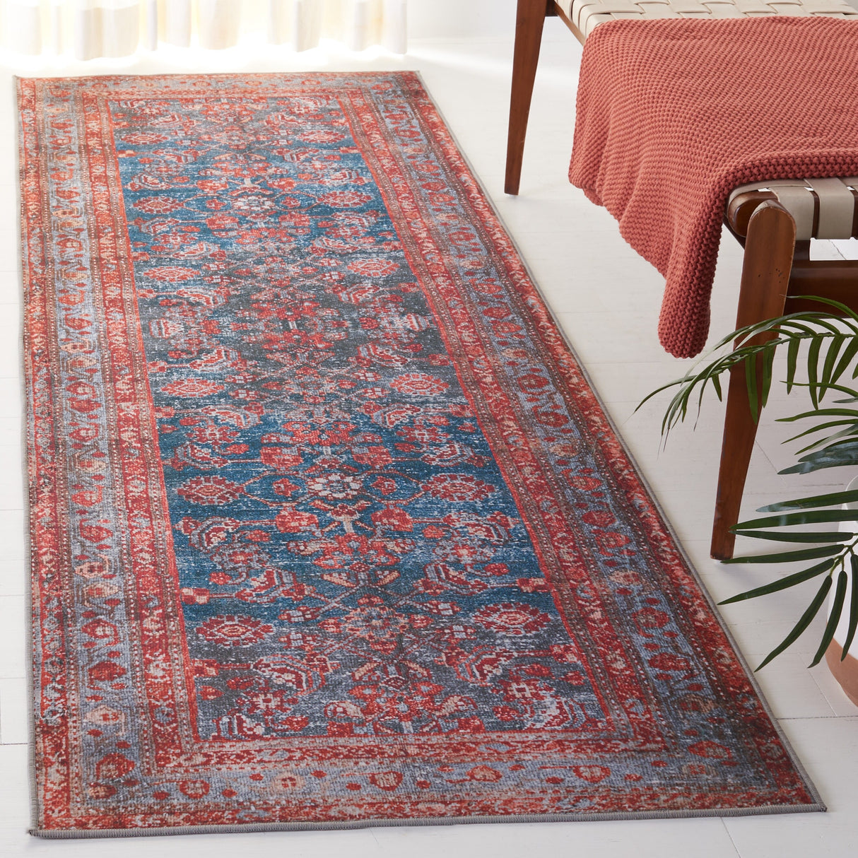 SAFAVIEH Tucson Machine Washable Slip Resistant Elmira Oriental Rug