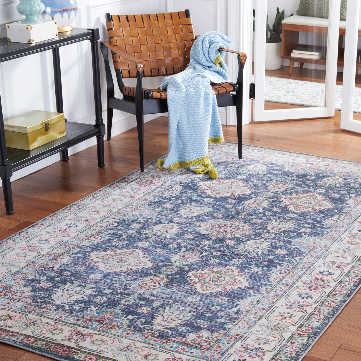 SAFAVIEH Tucson Machine Washable Slip Resistant Fraida Oriental Rug