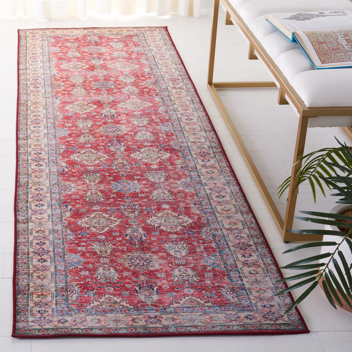 SAFAVIEH Tucson Machine Washable Slip Resistant Fraida Oriental Rug