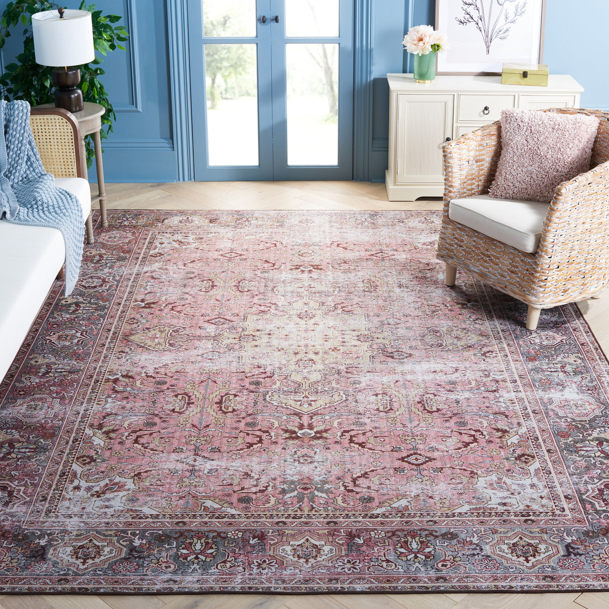 SAFAVIEH Tucson Machine Washable Slip Resistant Jeanne Traditional Rug