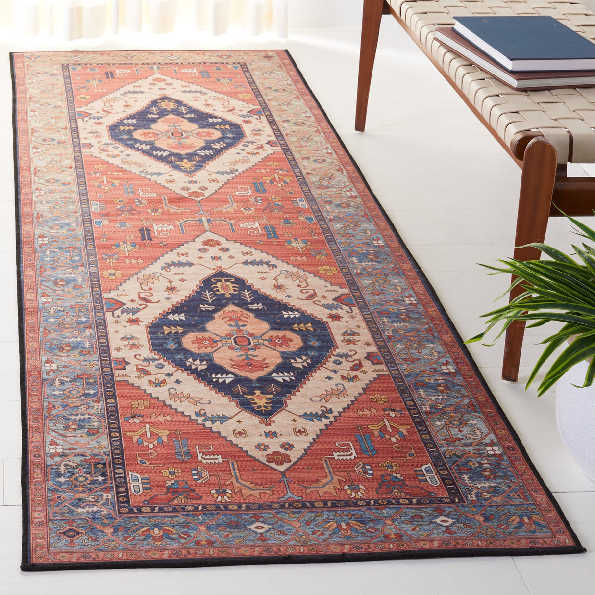 SAFAVIEH Tucson Machine Washable Slip Resistant Ozden Traditional Rug