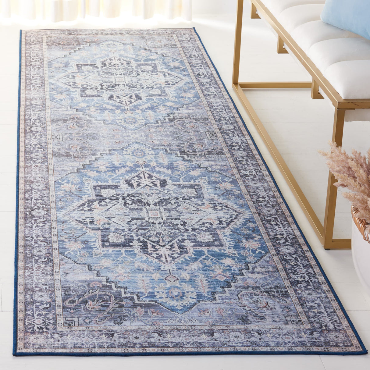 SAFAVIEH Tucson Machine Washable Slip Resistant Sina Traditional Rug