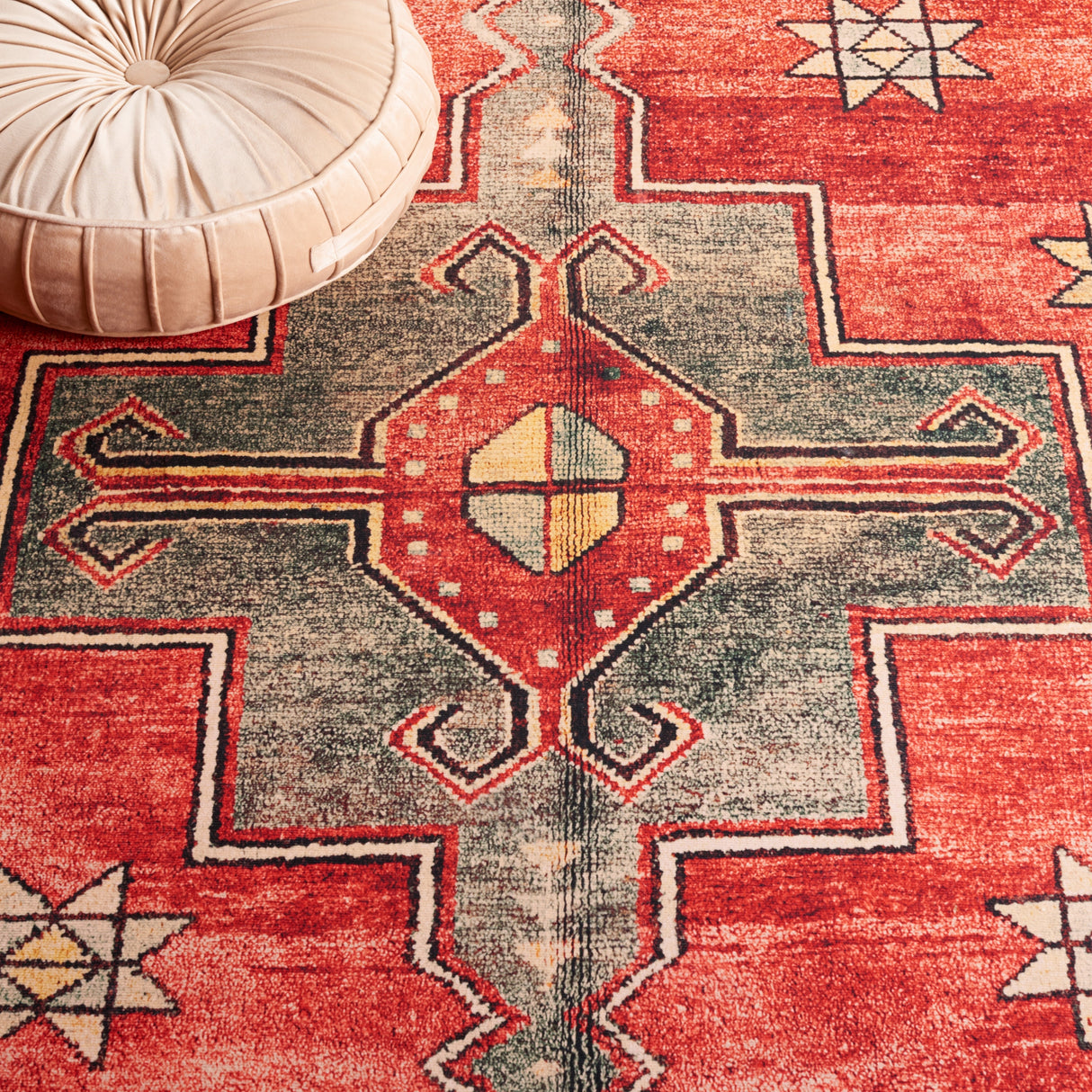 SAFAVIEH Tucson Nermira Transitional Machine Washable Rug