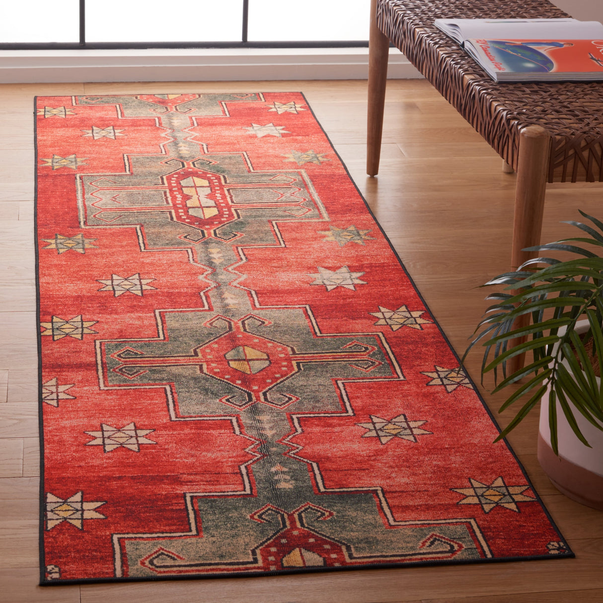 SAFAVIEH Tucson Nermira Transitional Machine Washable Rug