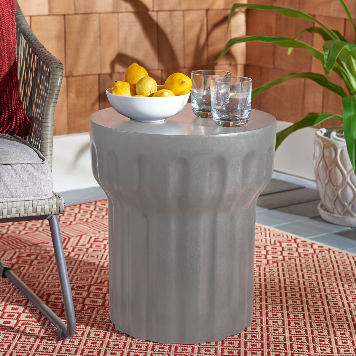 SAFAVIEH Ulya Concrete Indoor/ Outdoor Accent Table - 15.7" x 15.7" x 17.7" - 16Wx16Dx18H