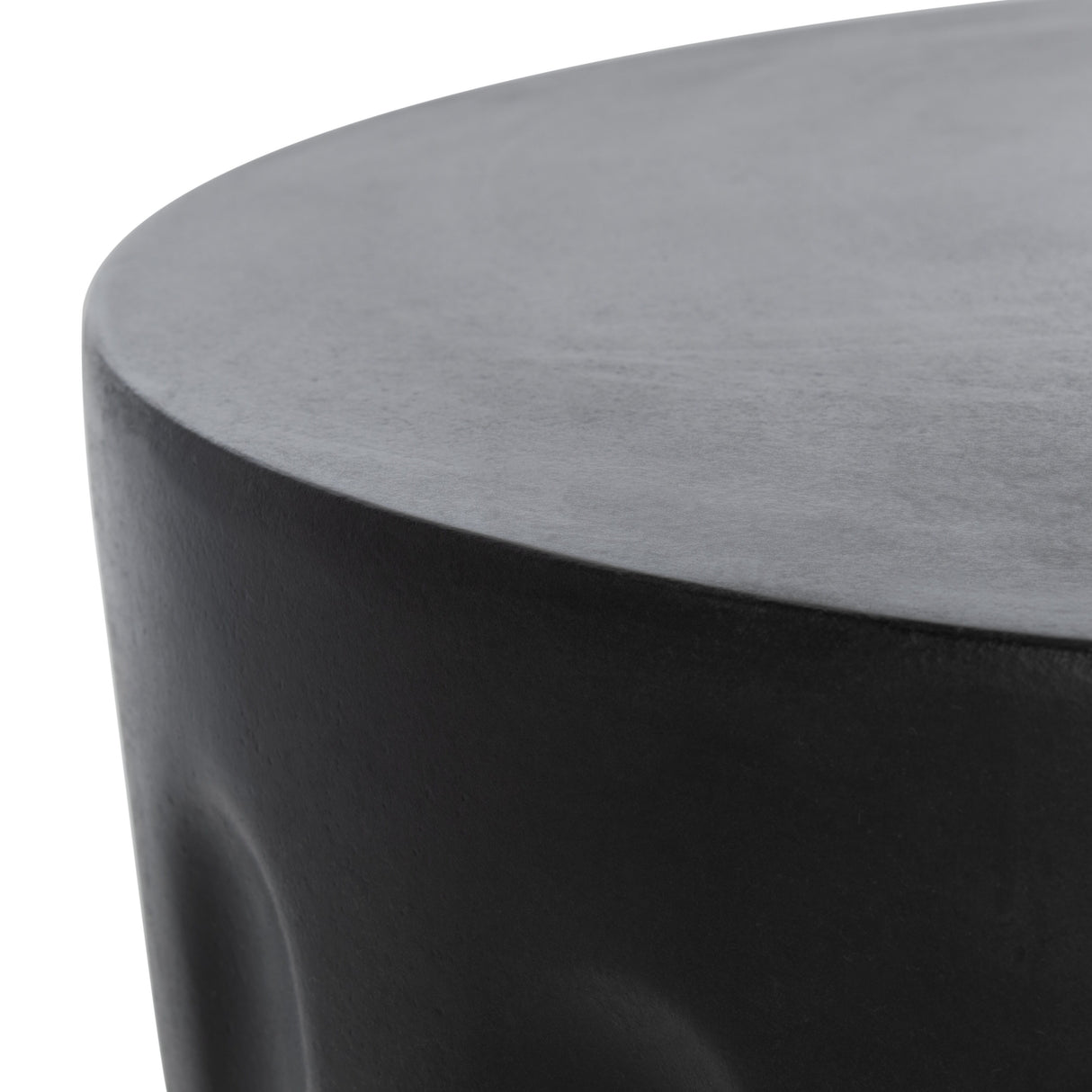 SAFAVIEH Ulya Indoor/ Outdoor Modern Black Concrete Round Accent Table - 15.7" W x 15.7" L x 17.7" H - 16Wx16Dx18H