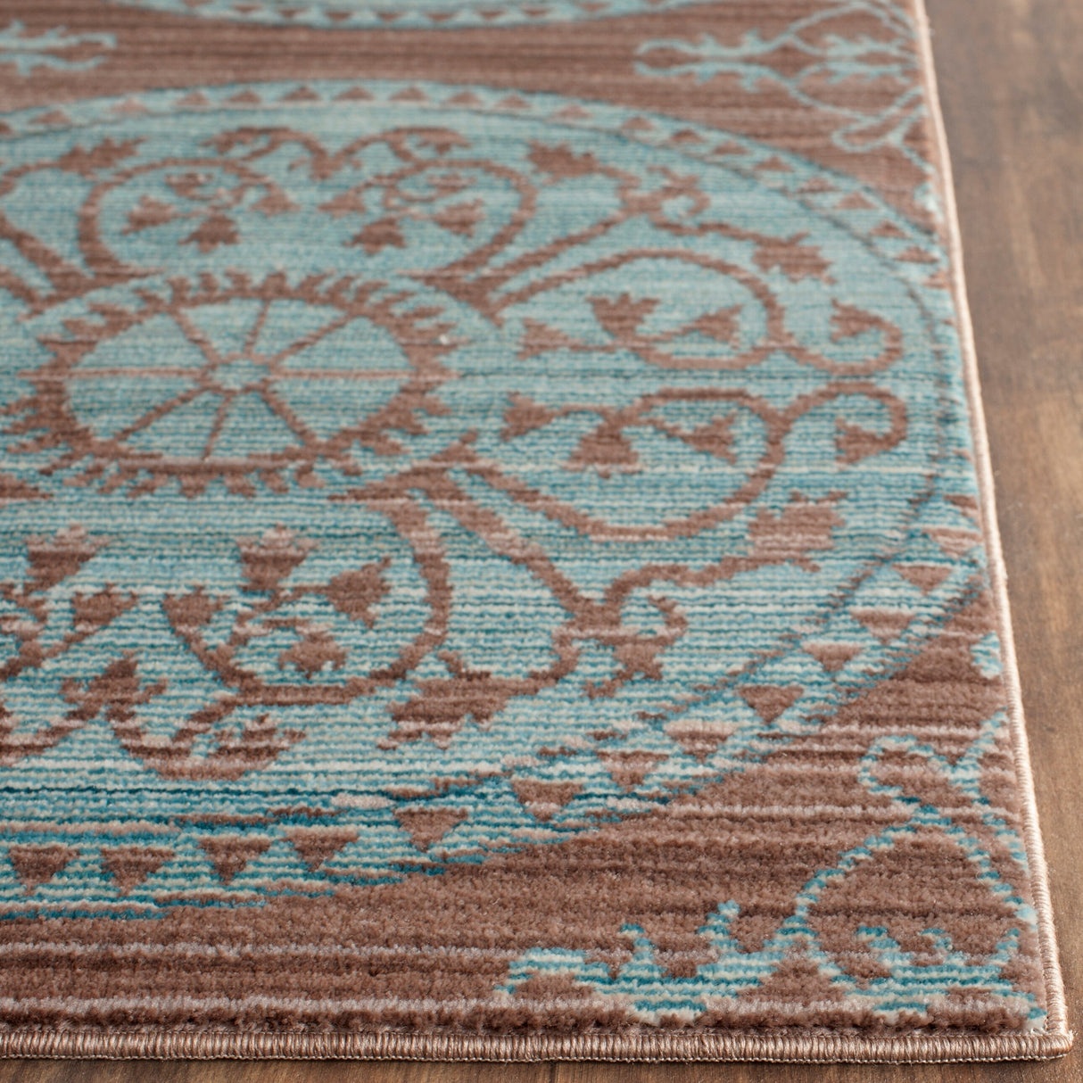 SAFAVIEH Valencia Engel Distressed Boho Rug