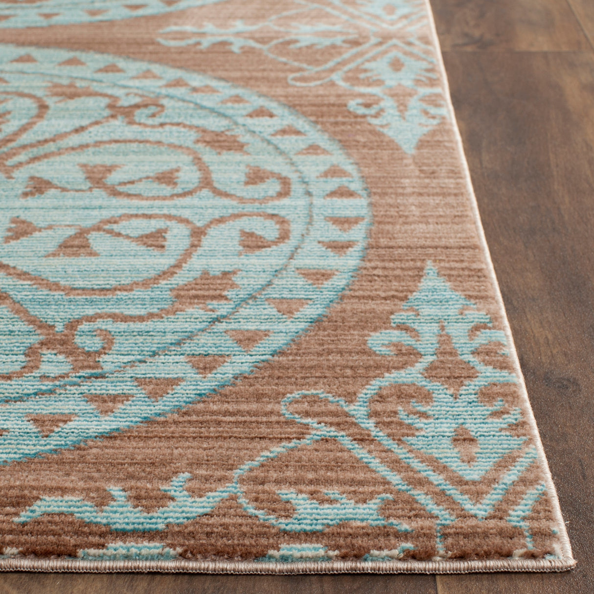 SAFAVIEH Valencia Engel Distressed Boho Rug