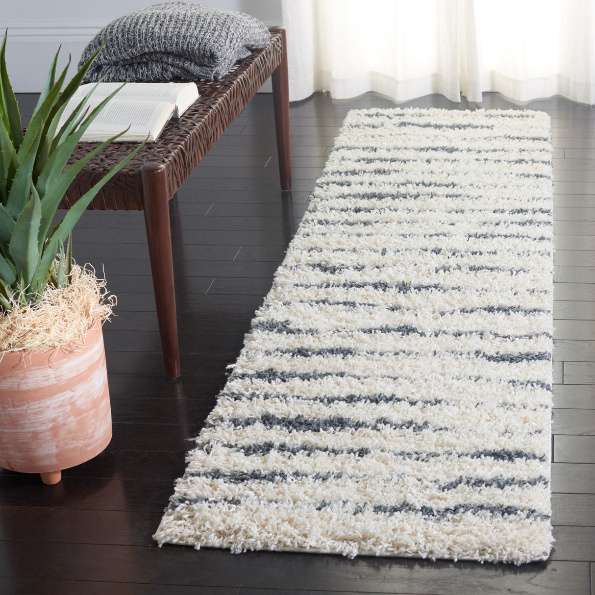 SAFAVIEH Venus Shag Bergny 1.75-inch Thick Rug