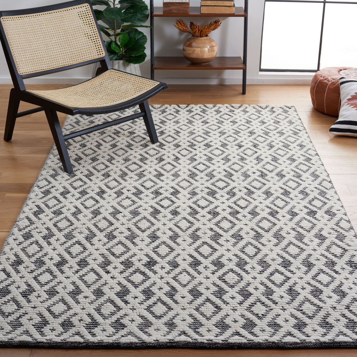 SAFAVIEH Vermont Handmade Meda Geometric Wool Area Rug