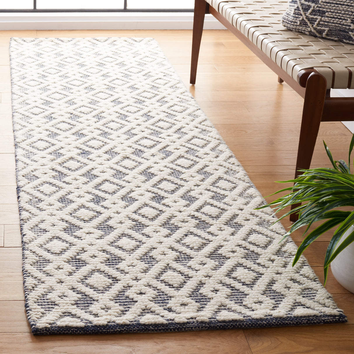 SAFAVIEH Vermont Handmade Meda Geometric Wool Area Rug