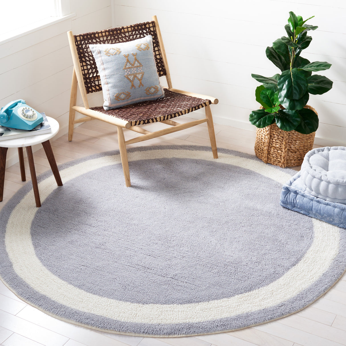 SAFAVIEH Vermont Machine Washable Handmade Dahlia Wool Rug