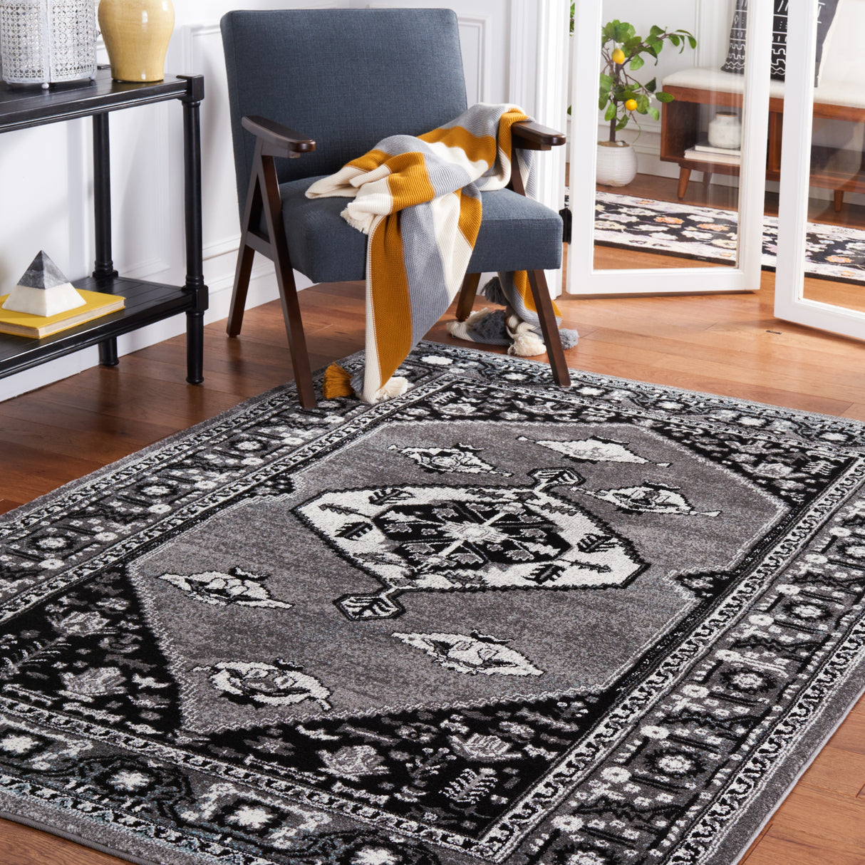 SAFAVIEH Vintage Hamadan Nunuta Oriental Medallion Rug