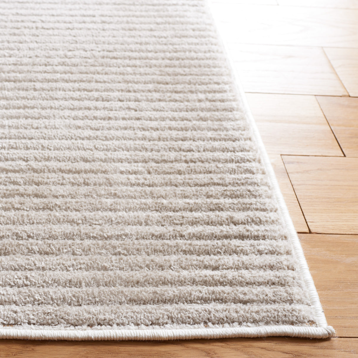 SAFAVIEH Vision Ireene Contemporary Solid Rug