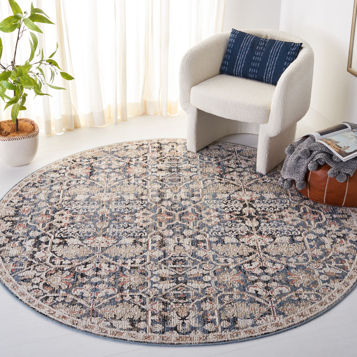 SAFAVIEH Vivaldi Arife Oriental Rug