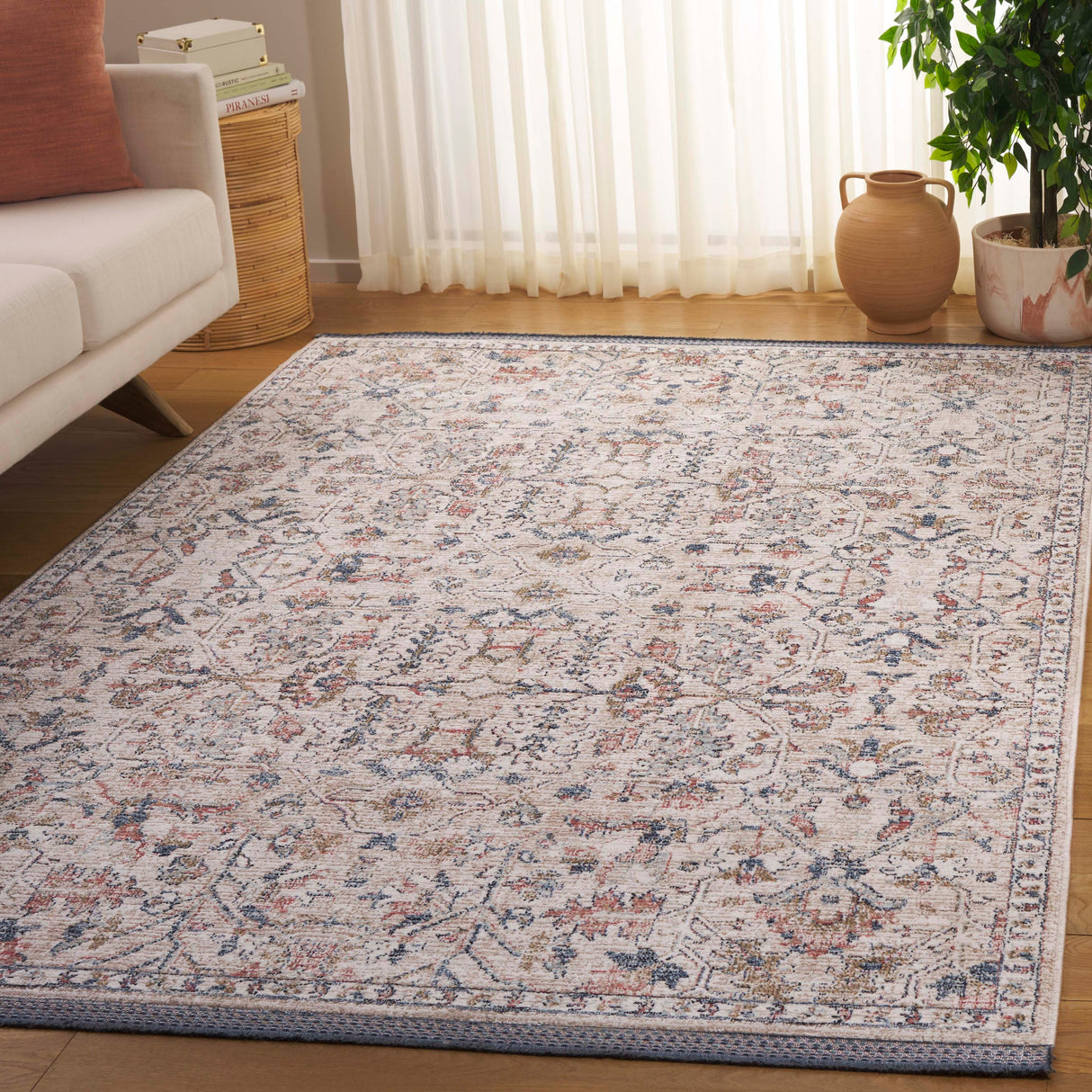 SAFAVIEH Vivaldi Arife Oriental Rug