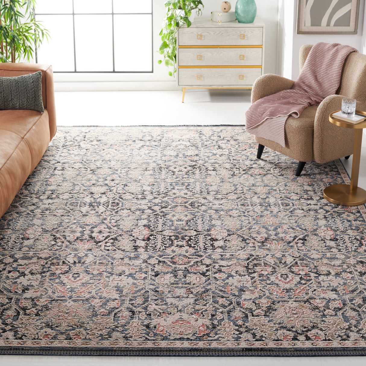 SAFAVIEH Vivaldi Arife Oriental Rug