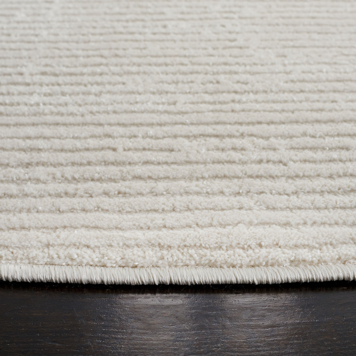 SAFAVIEH Whisper Cathalijne Contemporary Stripe Fringe Rug