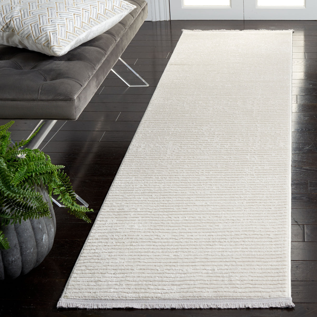 SAFAVIEH Whisper Cathalijne Contemporary Stripe Fringe Rug