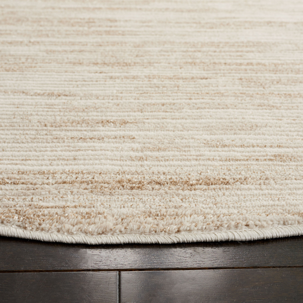 SAFAVIEH Whisper Enrica Contemporary Fringe Rug