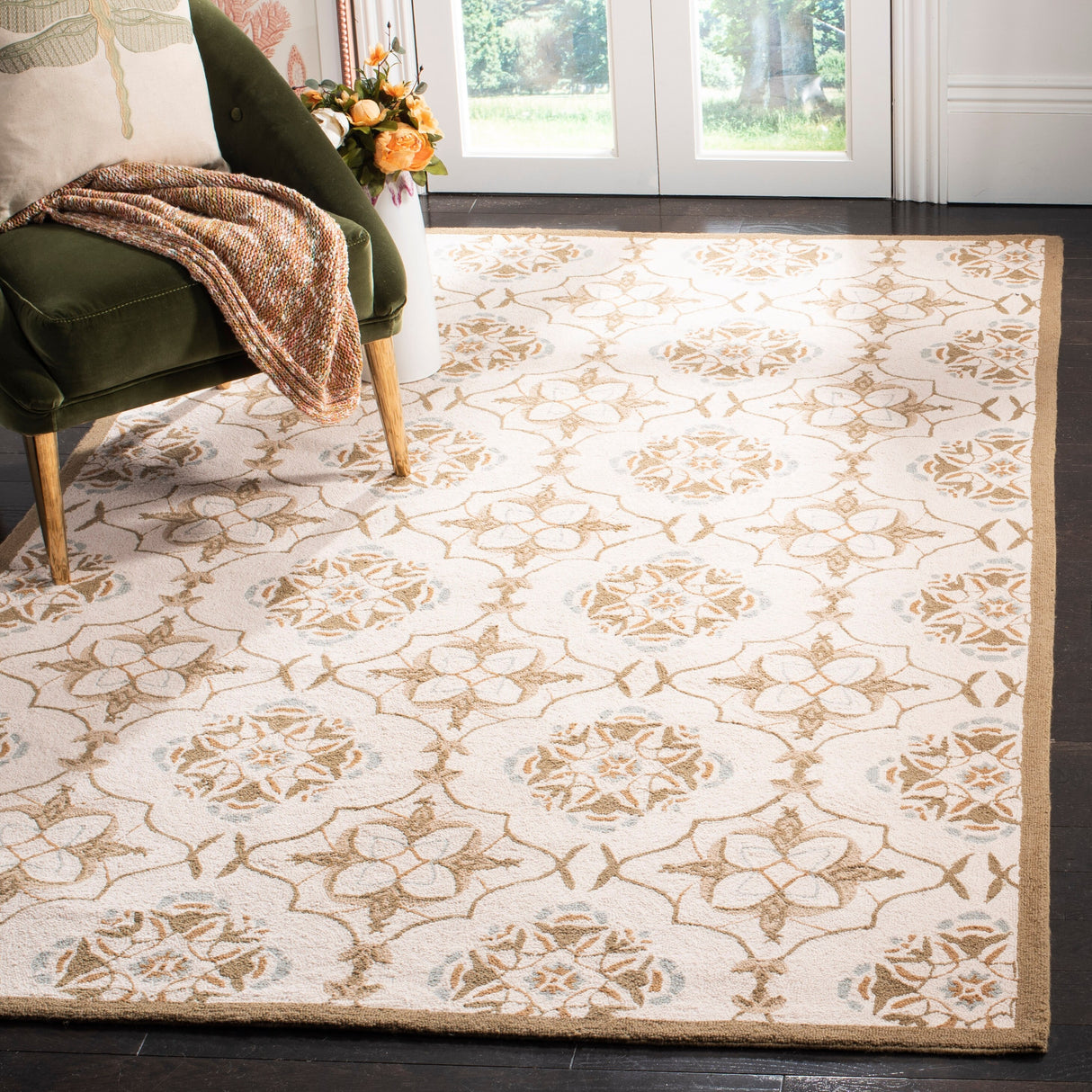 SAFAVIEH, Handmade Chelsea Blagojka French Country Wool Rug