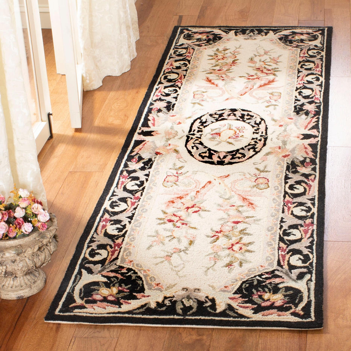 SAFAVIEH, Handmade Chelsea Nadwa French Country Wool Rug