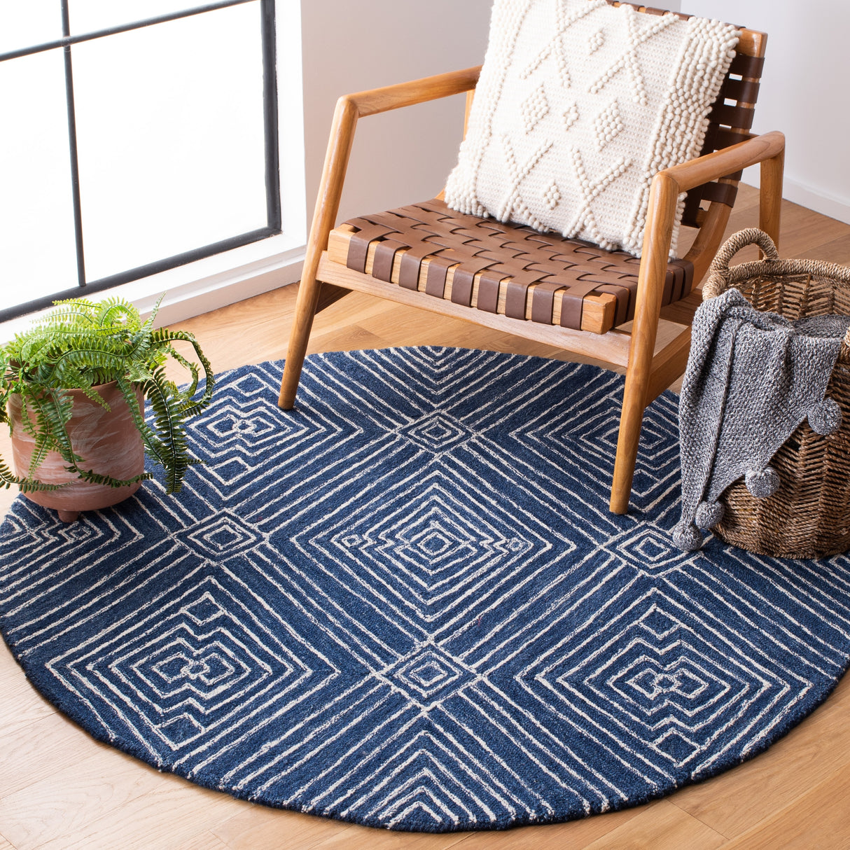 SAFAVIEH, Handmade Micro-Loop Dionigia Wool Rug