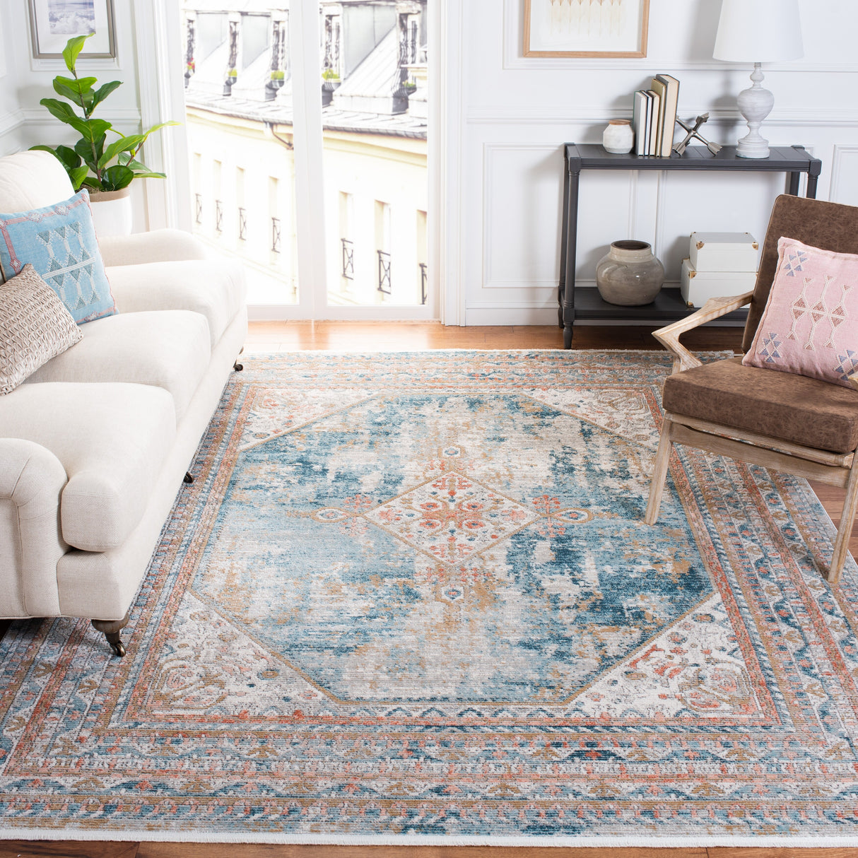 SAFAVIEH, Shivan Vasilija Oriental Distressed Rug