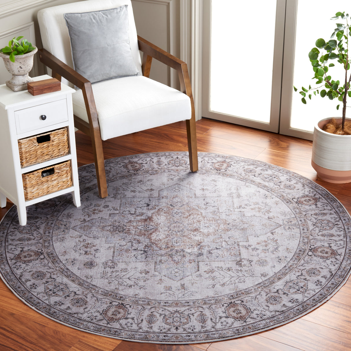 SAFAVIEH, Tucson Machine Washable Slip Resistant Queenie Oriental Medallion